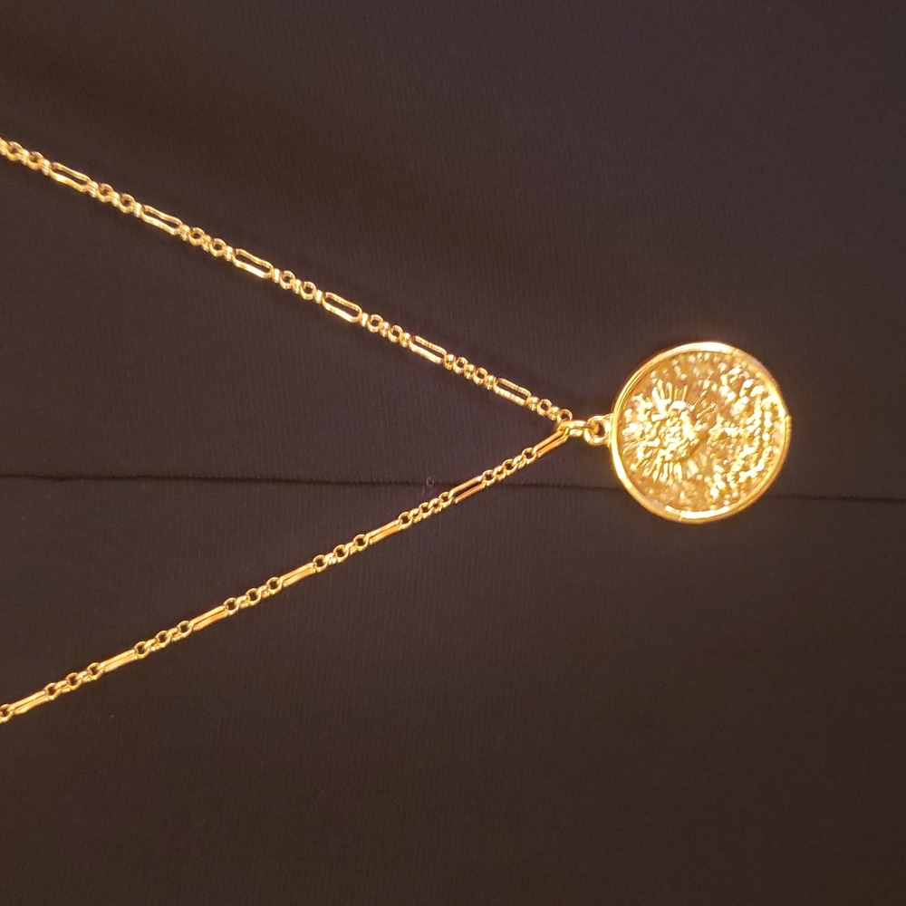 Gold Medallion Pendant Necklace - Elegant Layered Chain - Picture 2 of 5